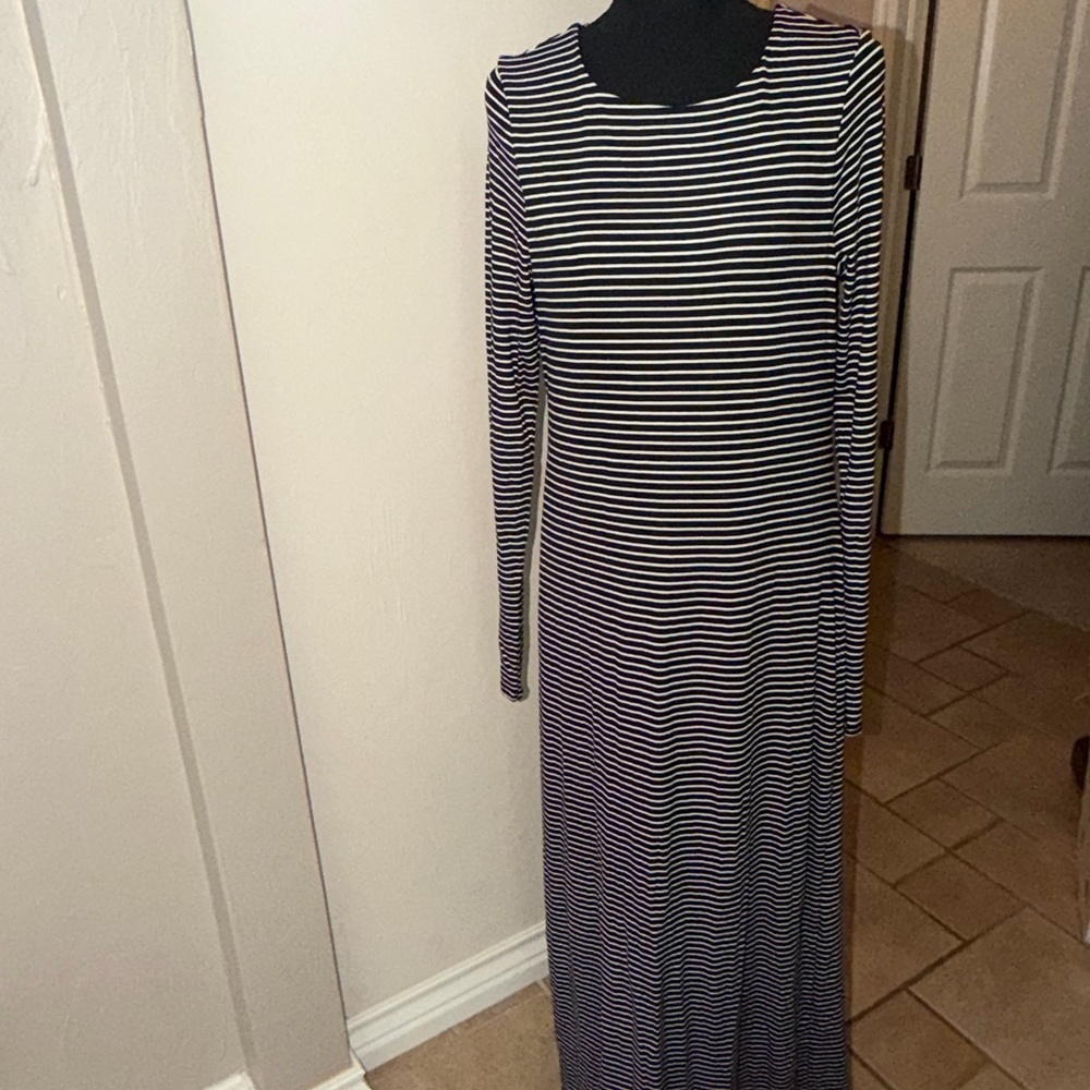 Universal Thread Black & White Striped Long Sleeve Maxi Dress